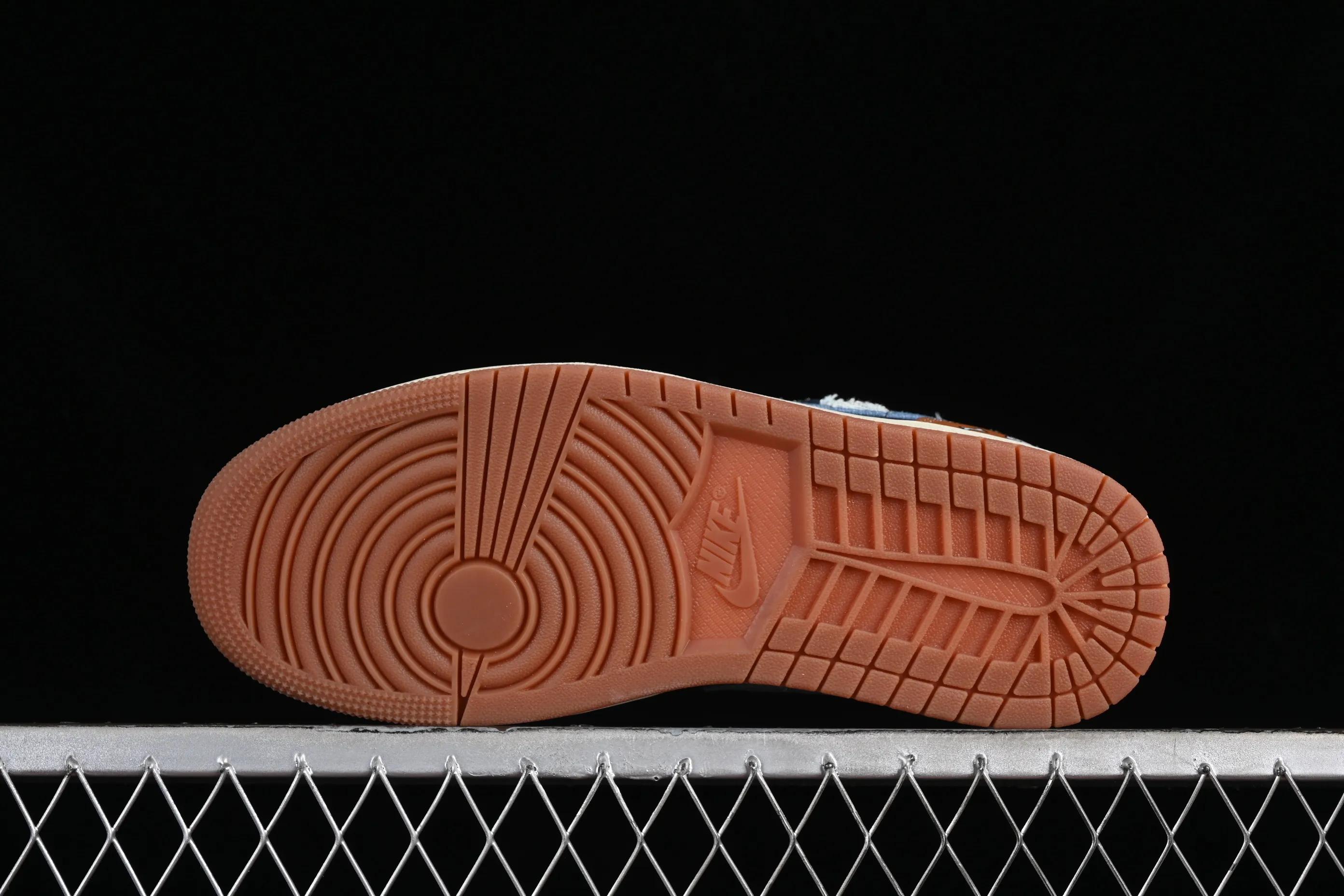 All categories Air Jordan Jordan series basketball shoes Air Jordan 1 Low Air Jordan 1 Low AJ1 Joe 1 customized low-bang cultural casual sneakers FZ5042-041